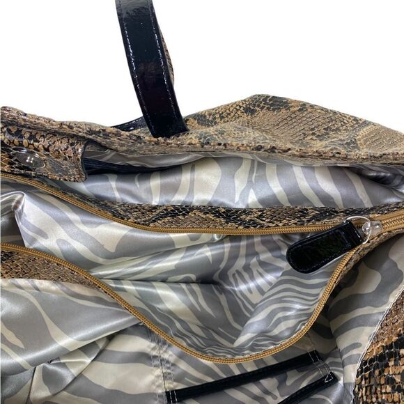 Guess large tote python print on faux leather large Guess chrome medalli… - Picture 7 of 7